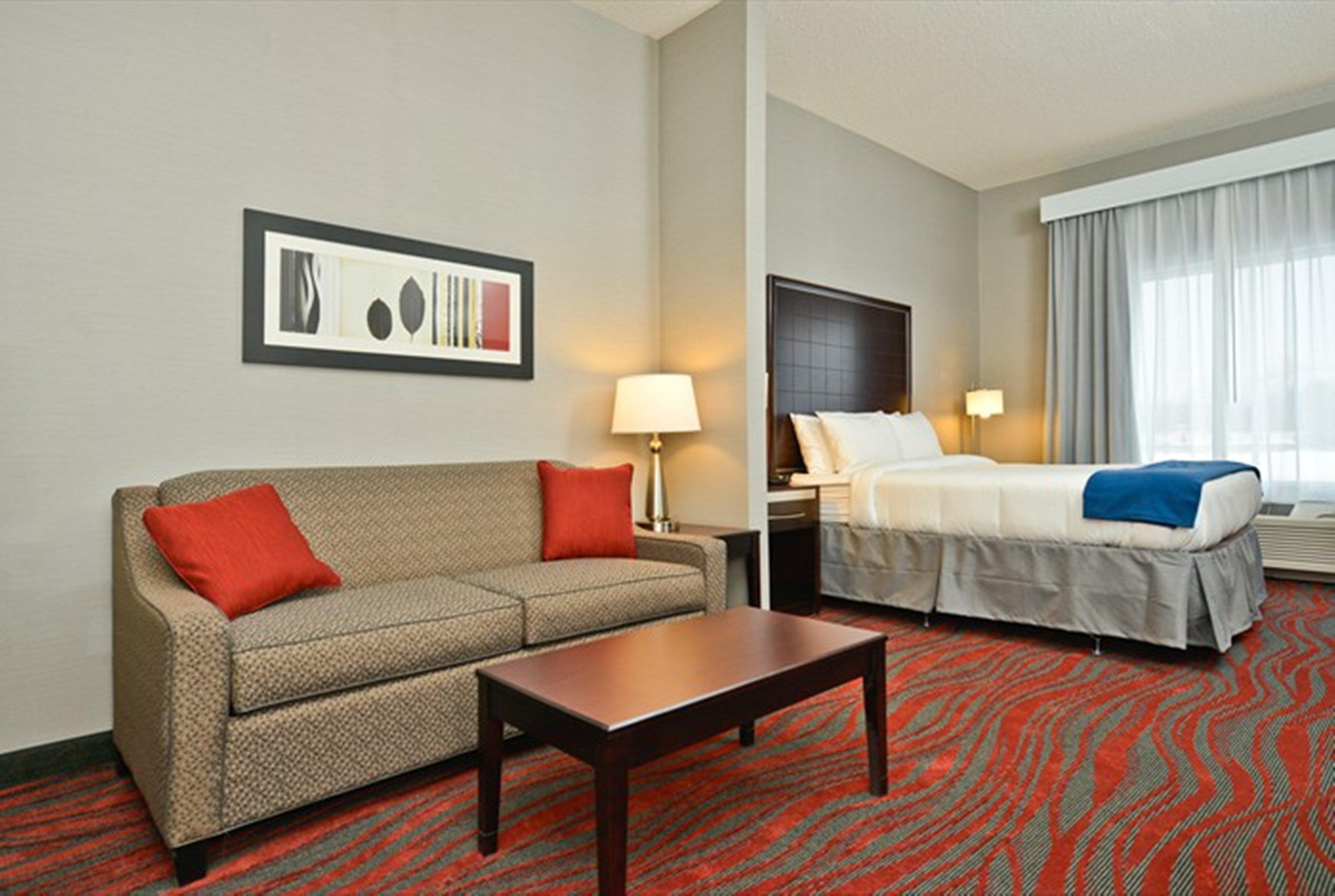 Holiday Inn Express & Suites Utica By Ihg Bagian luar foto