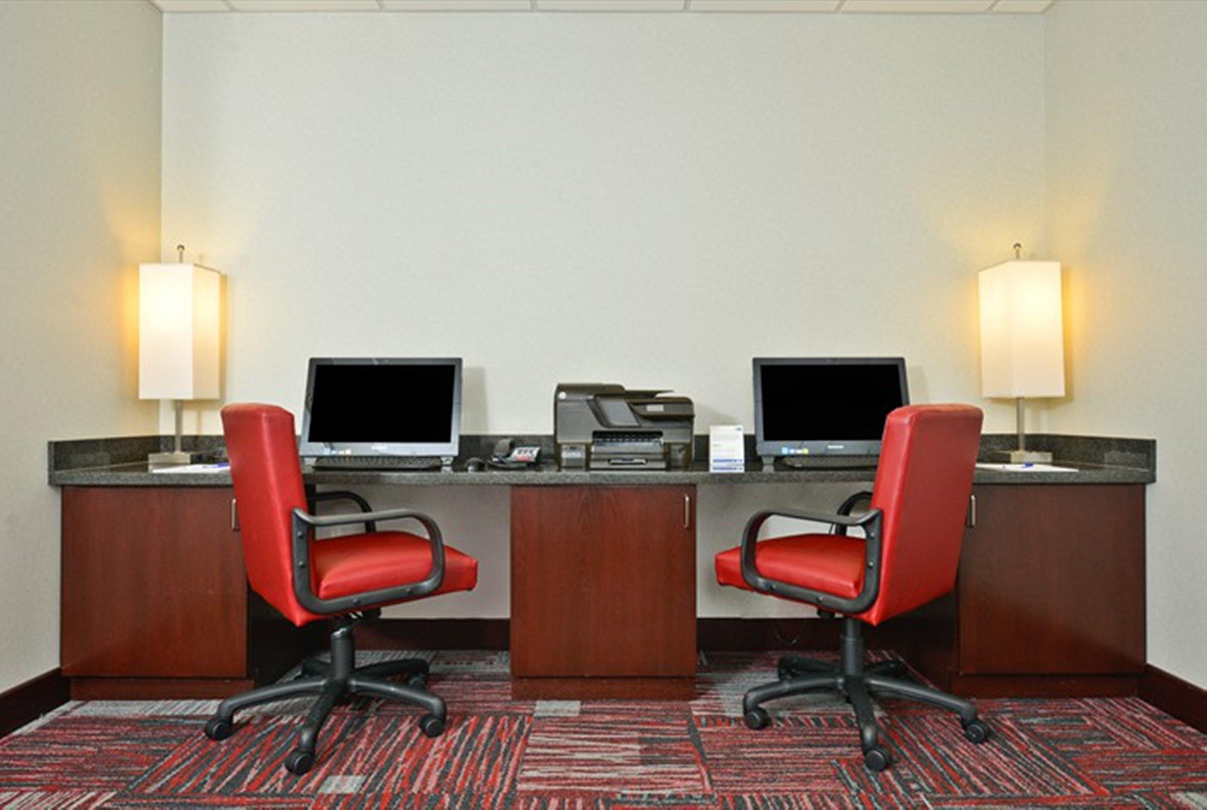 Holiday Inn Express & Suites Utica By Ihg Bagian luar foto
