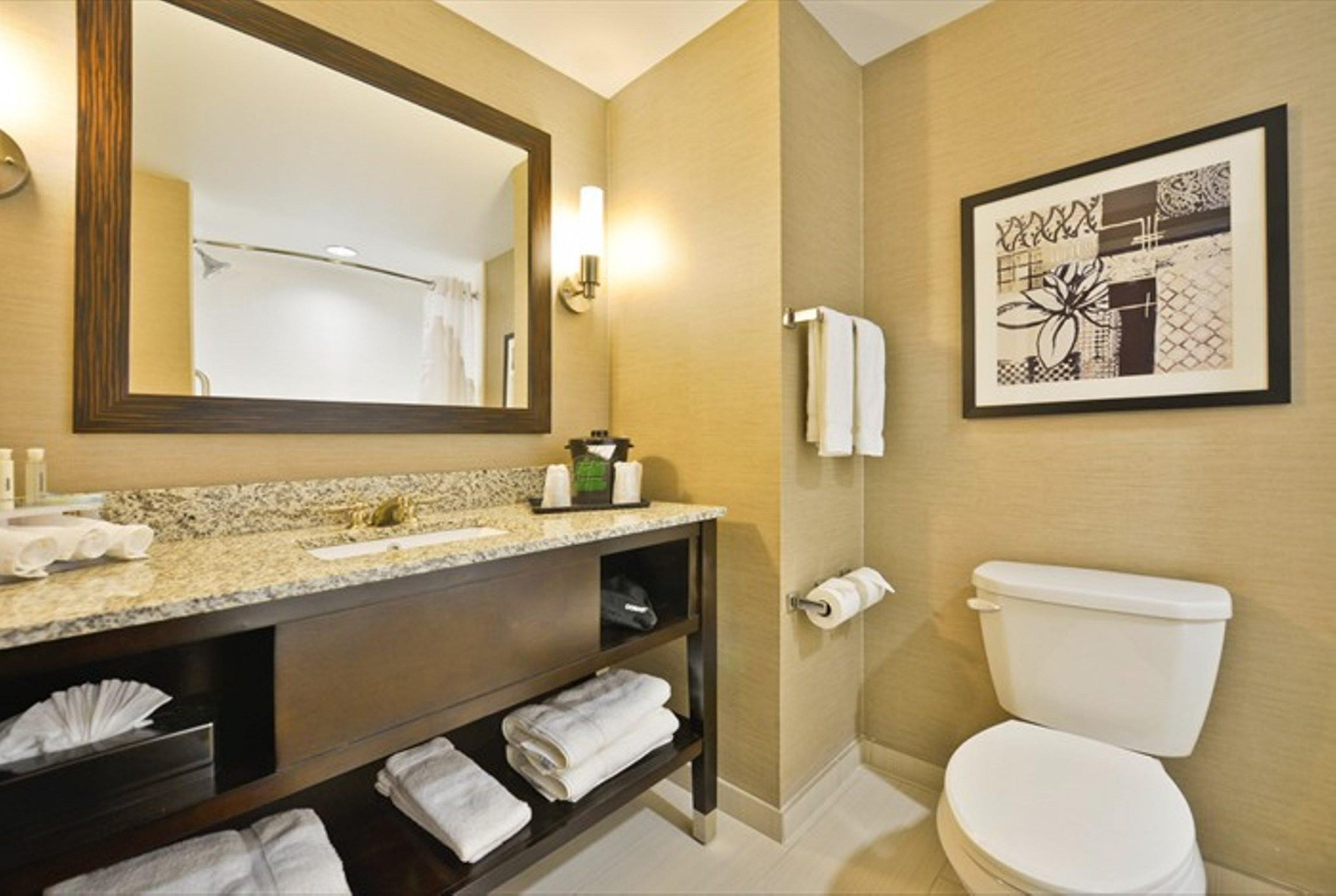 Holiday Inn Express & Suites Utica By Ihg Bagian luar foto