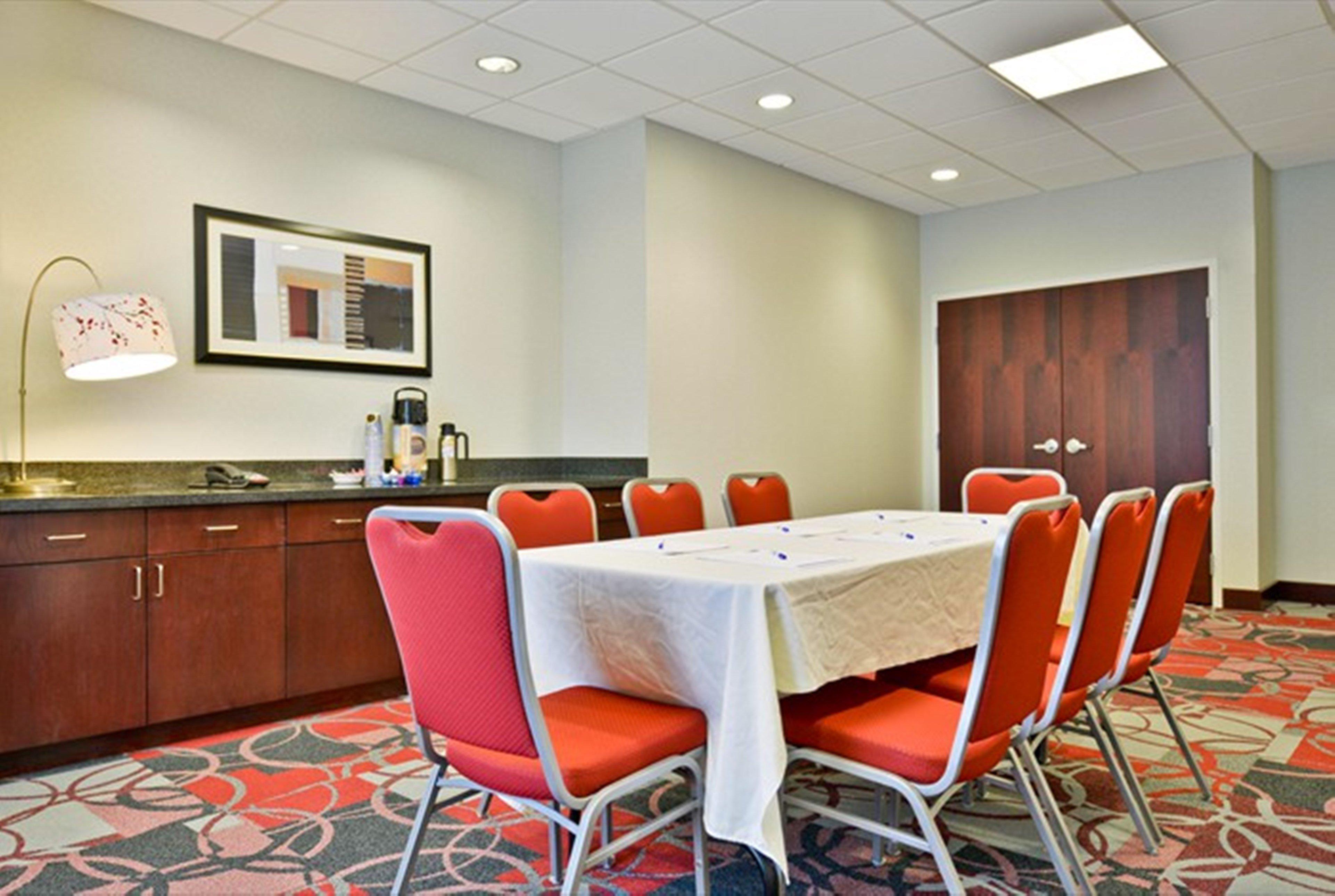 Holiday Inn Express & Suites Utica By Ihg Bisnis foto