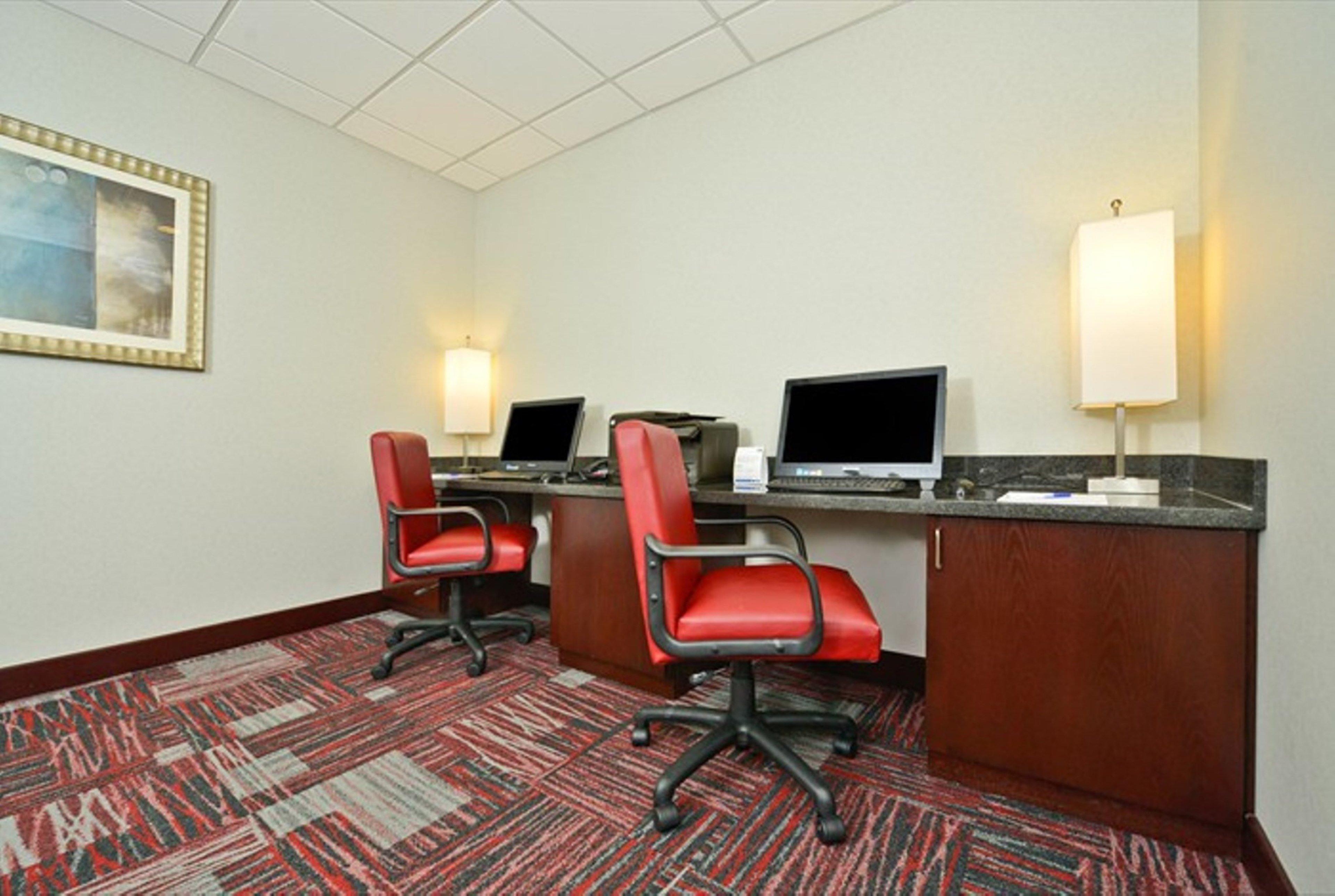 Holiday Inn Express & Suites Utica By Ihg Bagian luar foto