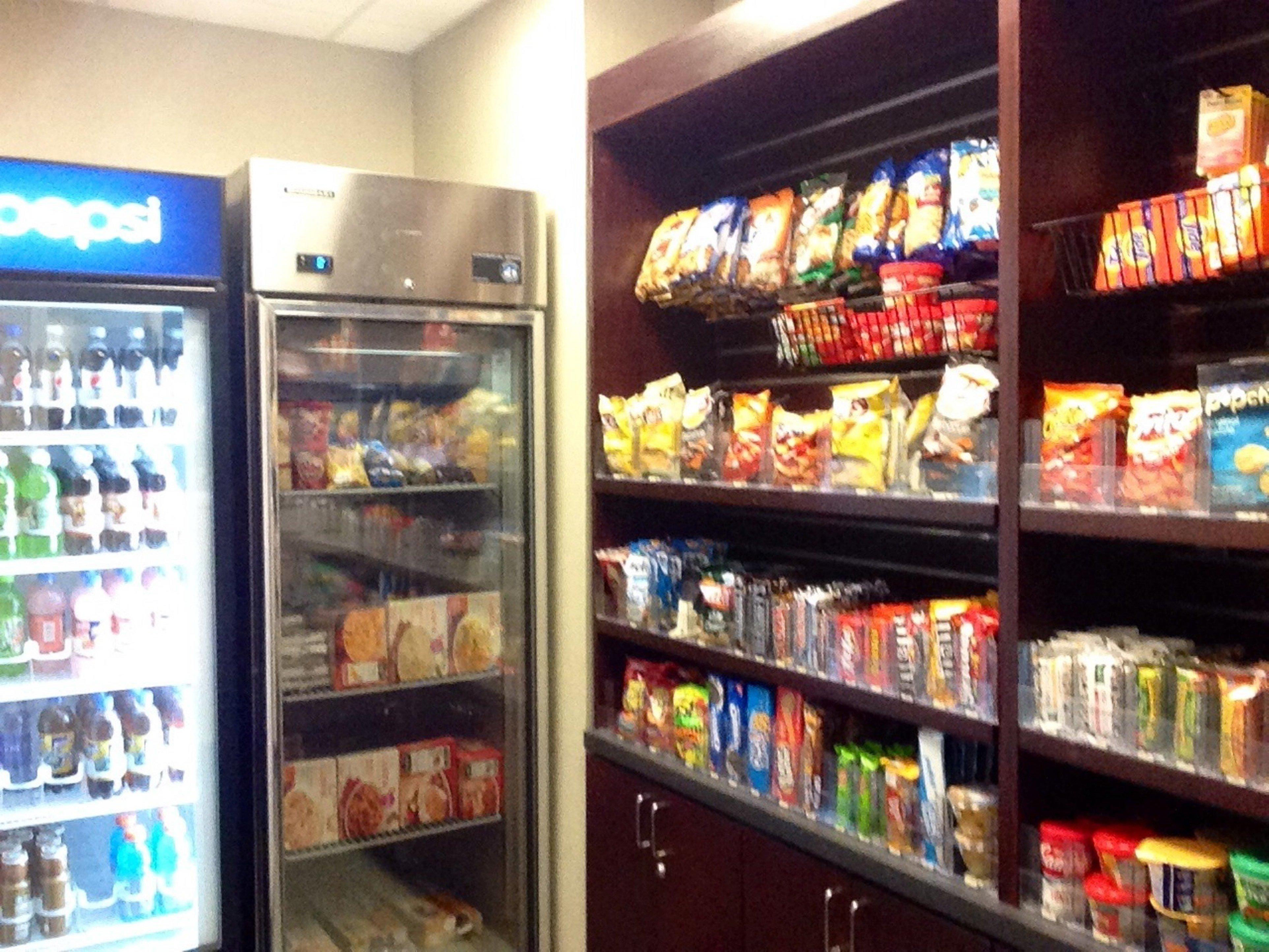 Holiday Inn Express & Suites Utica By Ihg Bagian luar foto