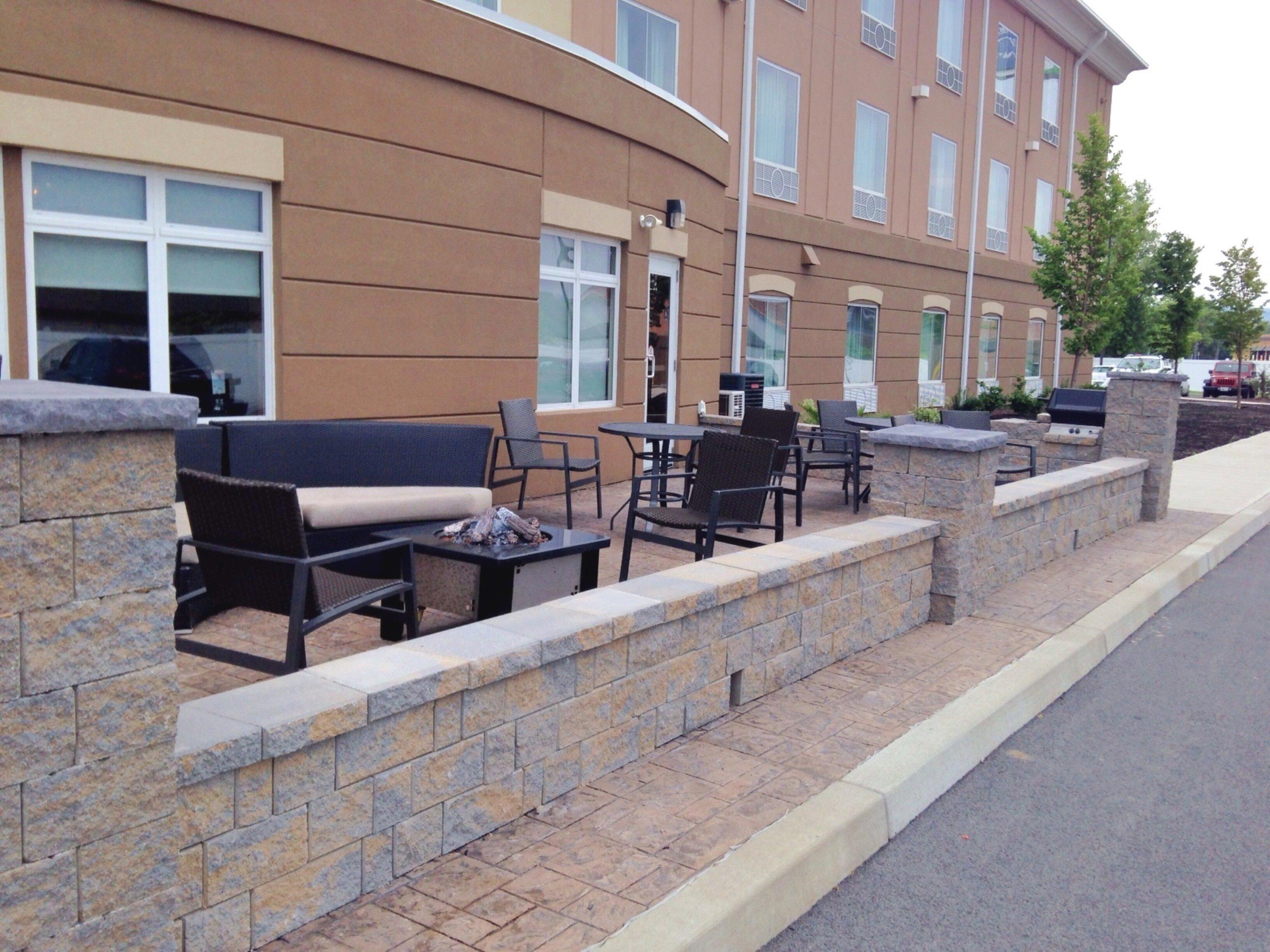 Holiday Inn Express & Suites Utica By Ihg Bagian luar foto