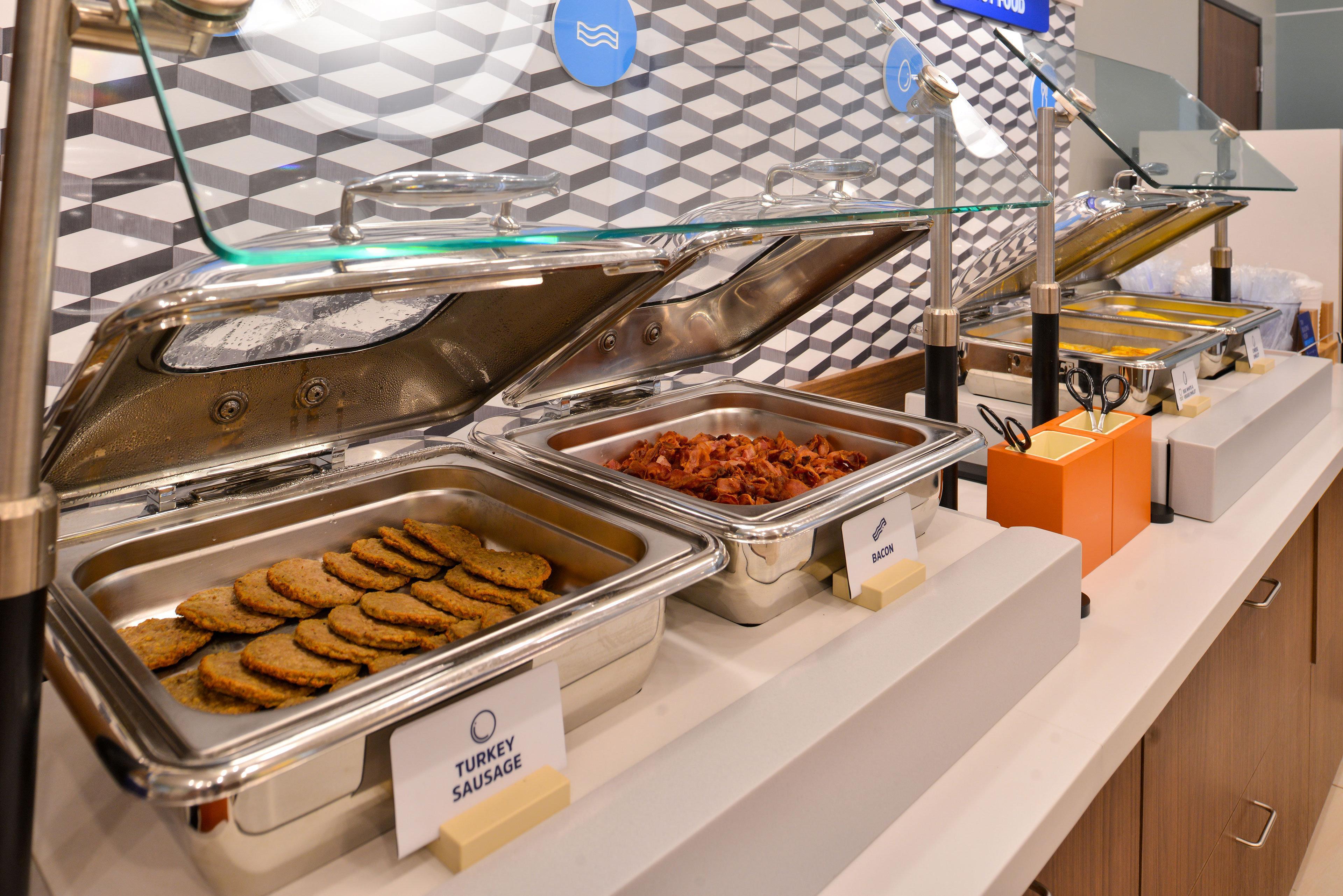 Holiday Inn Express & Suites Utica By Ihg Bagian luar foto