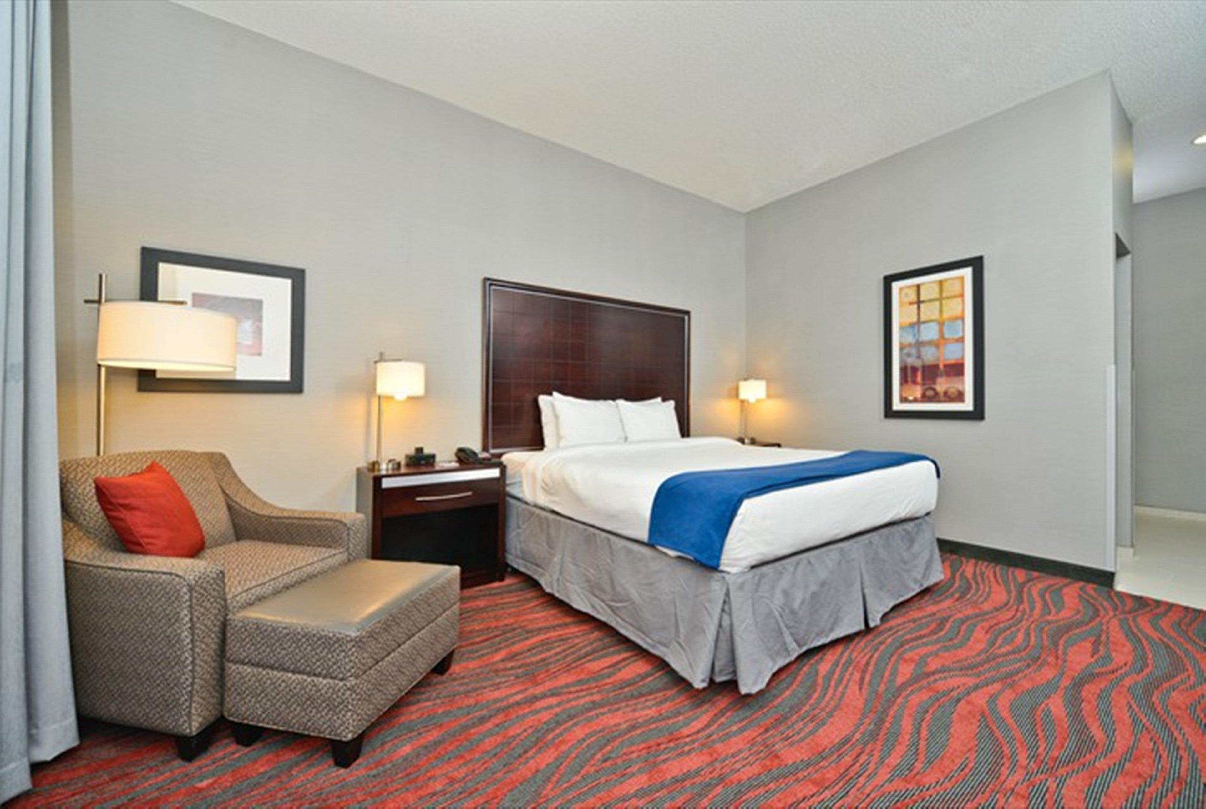 Holiday Inn Express & Suites Utica By Ihg Bagian luar foto