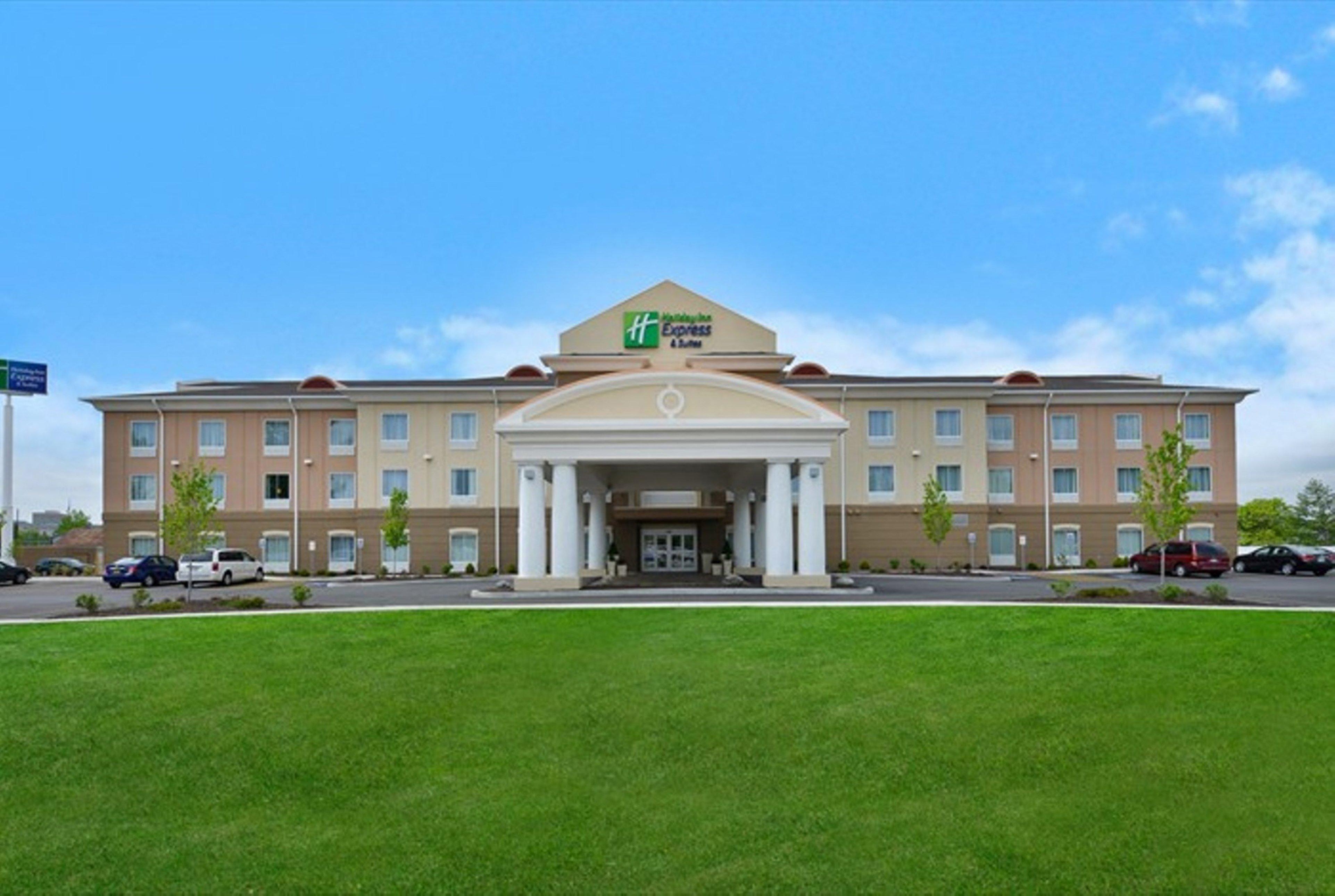 Holiday Inn Express & Suites Utica By Ihg Bagian luar foto