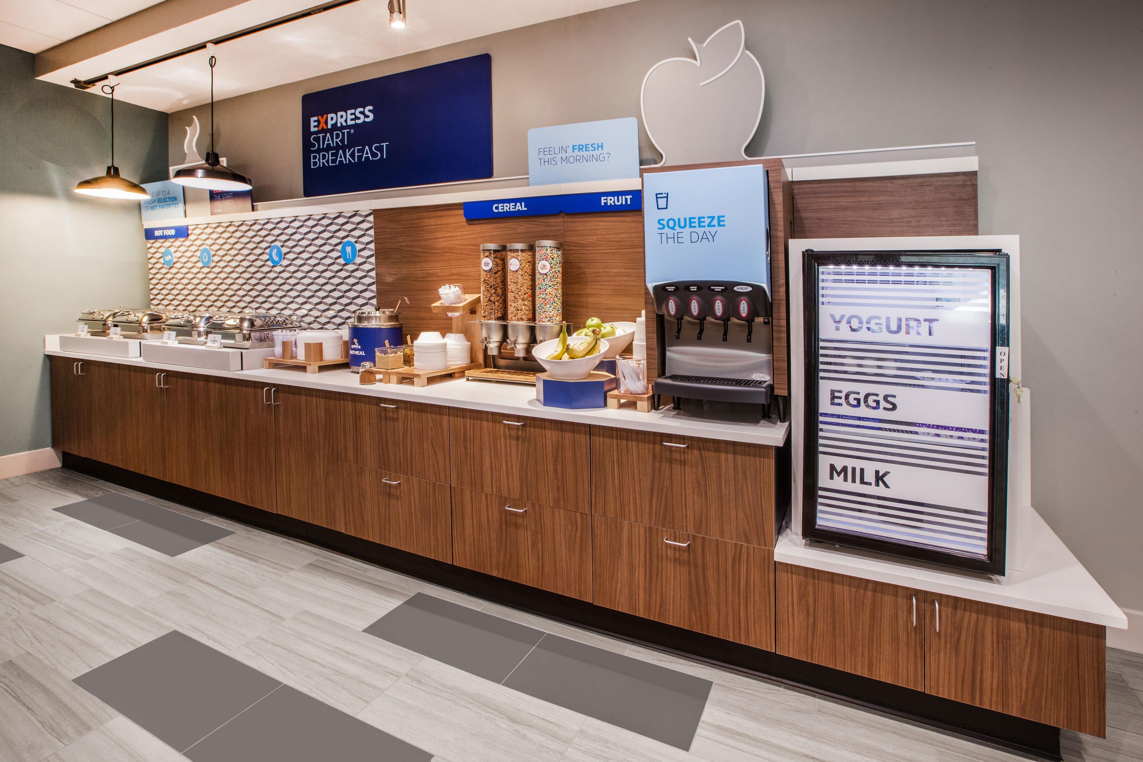 Holiday Inn Express & Suites Utica By Ihg Bagian luar foto