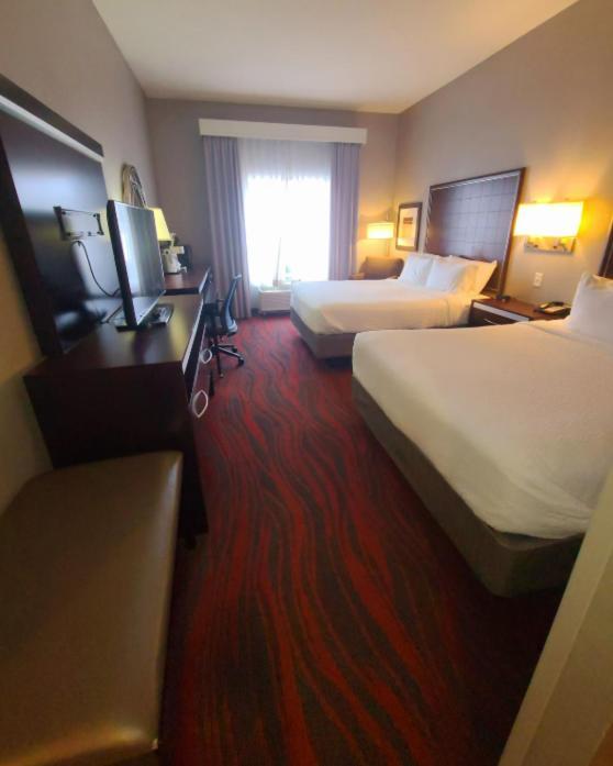 Holiday Inn Express & Suites Utica By Ihg Bagian luar foto