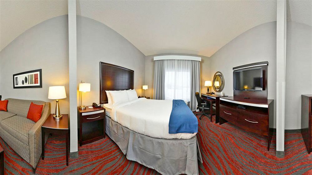 Holiday Inn Express & Suites Utica By Ihg Bagian luar foto