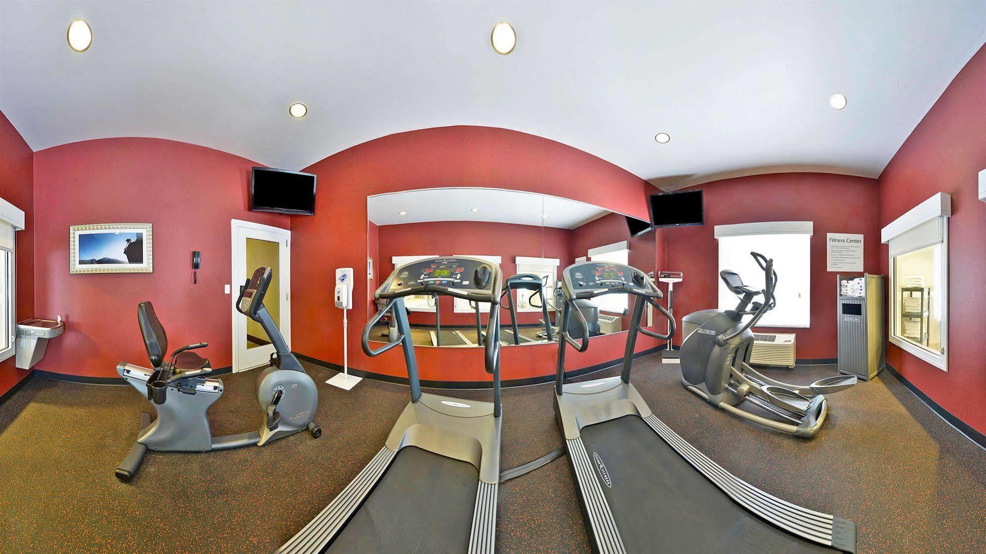 Holiday Inn Express & Suites Utica By Ihg Bagian luar foto